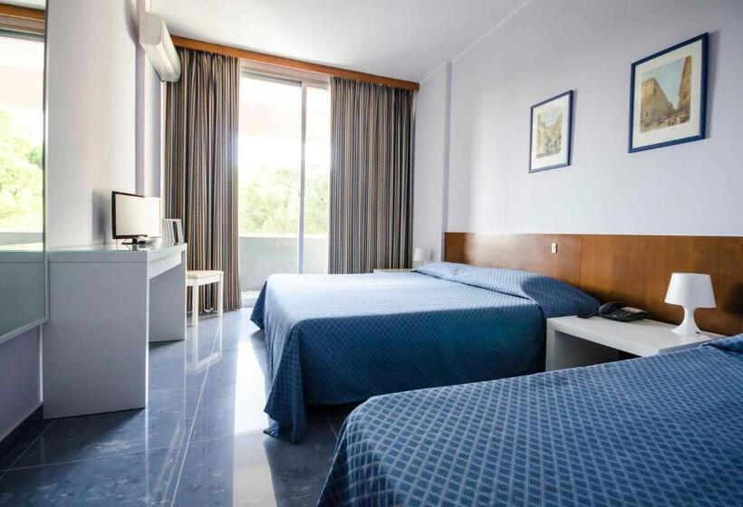 חדר סטנדרט לשלושה, Grand Hotel Helios