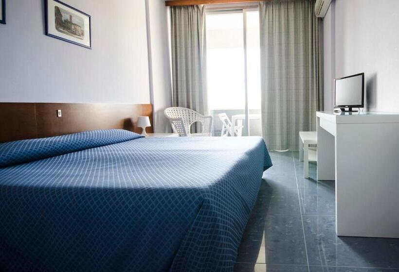 חדר סטנדרט עם מרפסת, Grand Hotel Helios