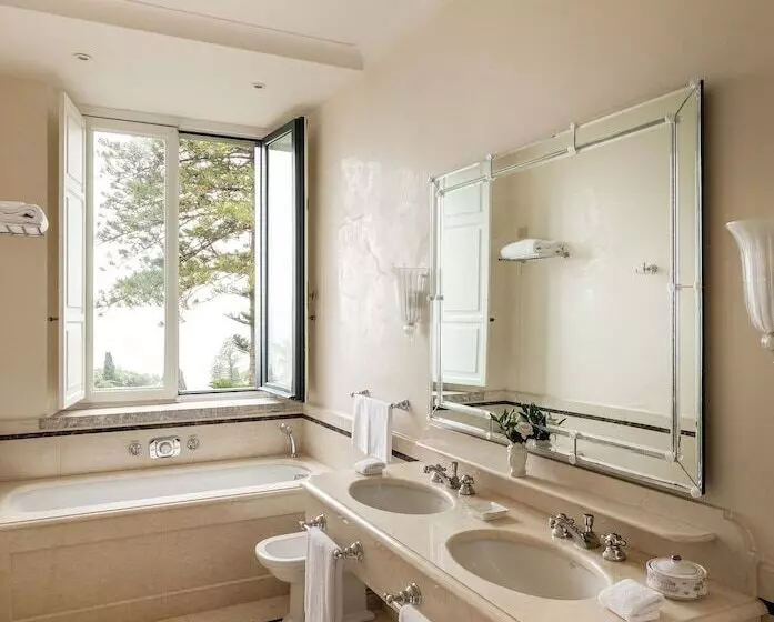 Deluxe Suite Sea View, Grand Hotel Timeo, A Belmond Hotel, Taormina