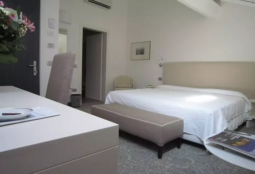 اتاق سوپریور, Albergo Accademia
