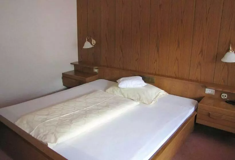 Standard Yhden Hengen Huone Parveke, Am Fels