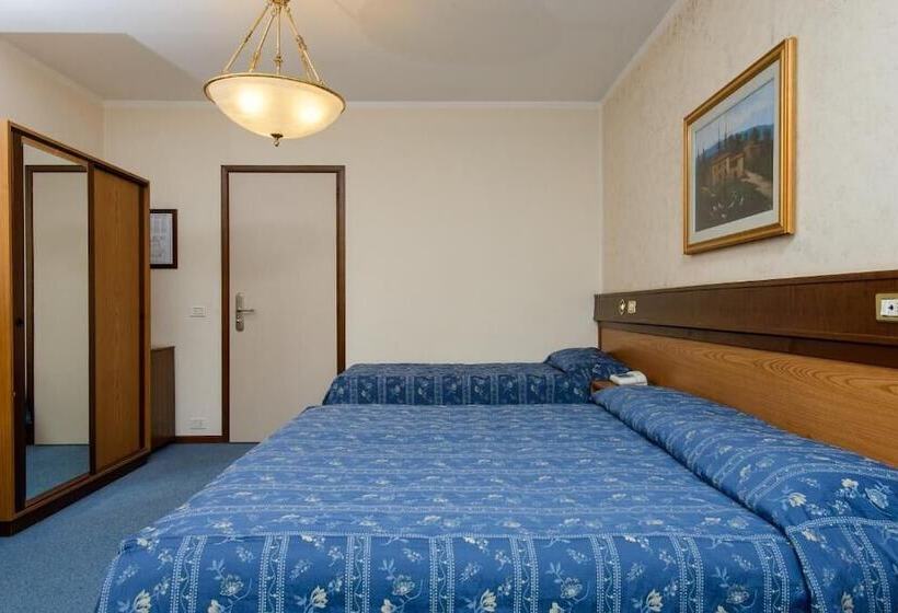 스탠다드 트리플 룸, Bes Hotel Papa San Pellegrino Terme