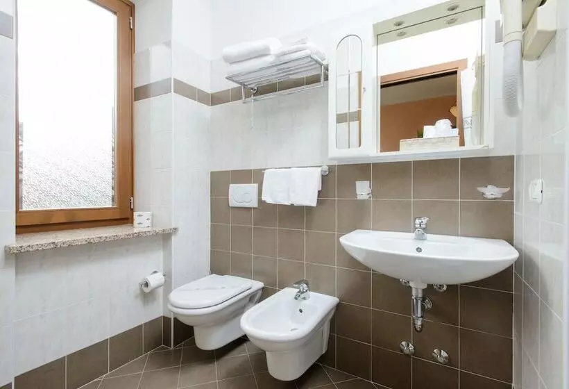 Standard Kolmen Hengen Huone, Bes Hotel Papa San Pellegrino Terme