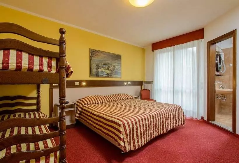 Standard Neljän Hengen Huone, Bes Hotel Papa San Pellegrino Terme