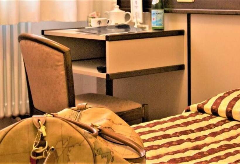 スタンダード４人部屋, Bes Hotel Papa San Pellegrino Terme