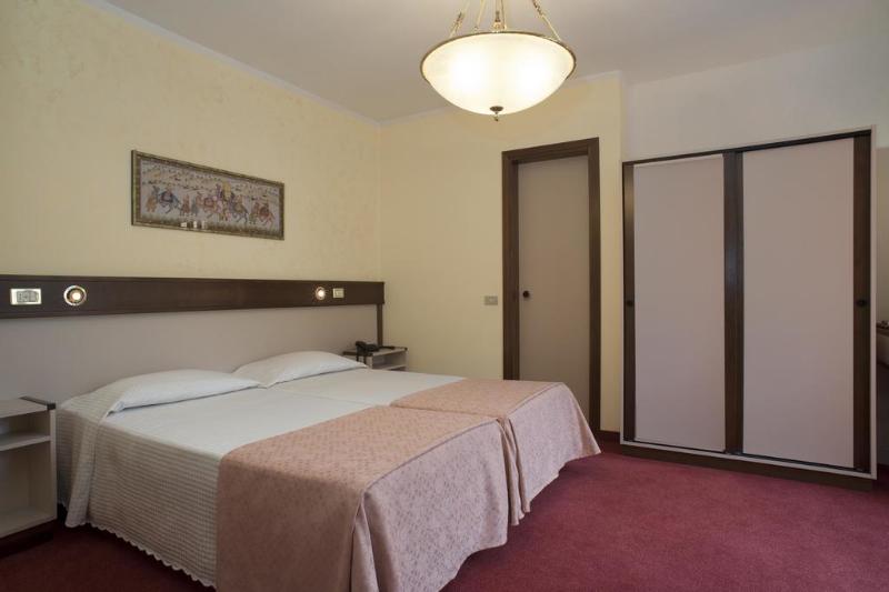 스탠다드 트리플 룸, Bes Hotel Papa San Pellegrino Terme