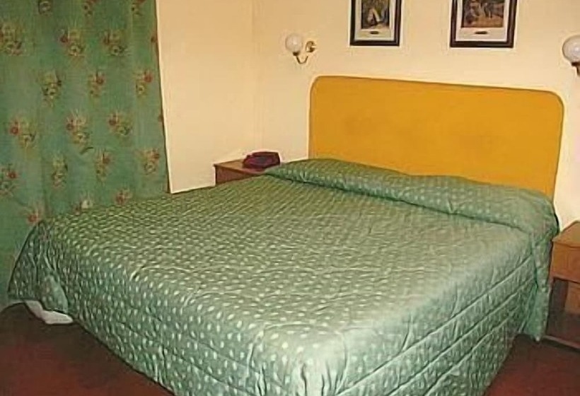 اتاق استاندارد چهار تخته, Boni Cerri