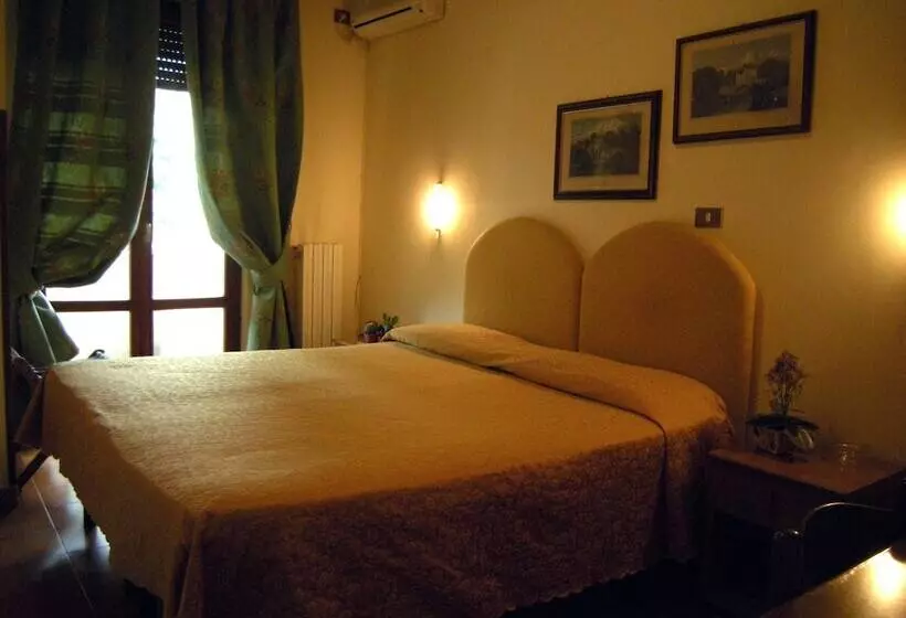 اتاق استاندارد چهار تخته, Boni Cerri