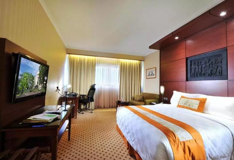 Büyük Çift Kişilik Yataklı Lüks Oda, Borobudur Jakarta