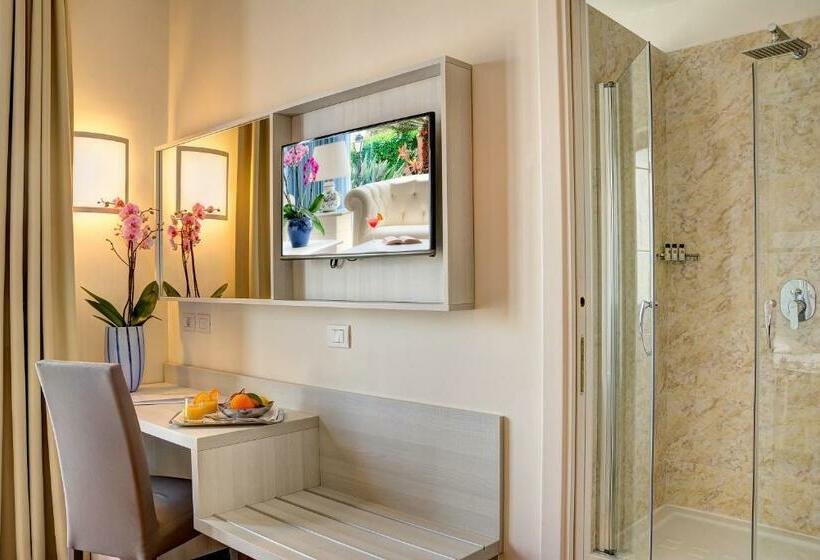 标准三人间, Caravel