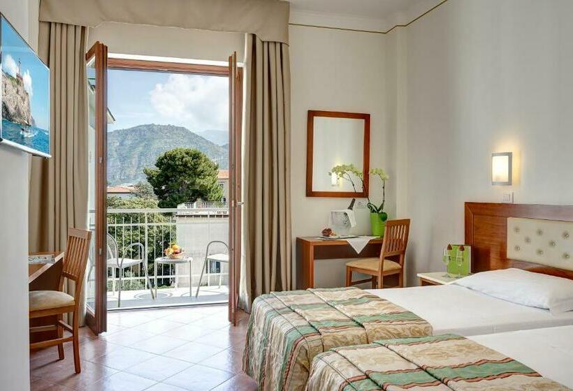 高级大房间, Caravel