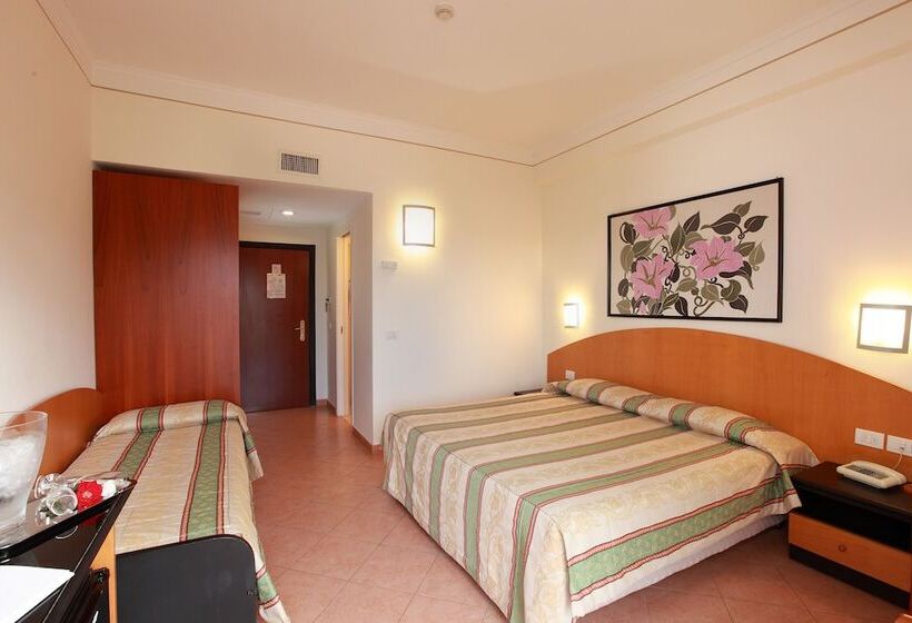 标准三人间, Caravel