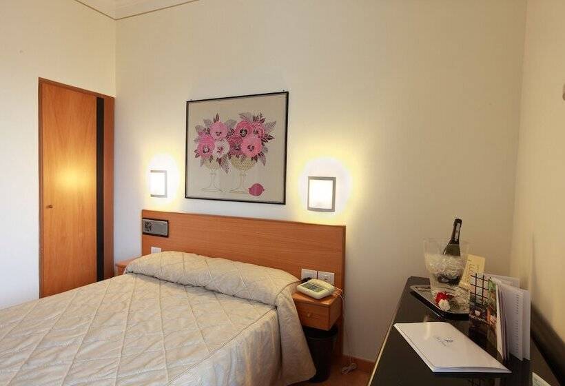 标准单人间, Caravel