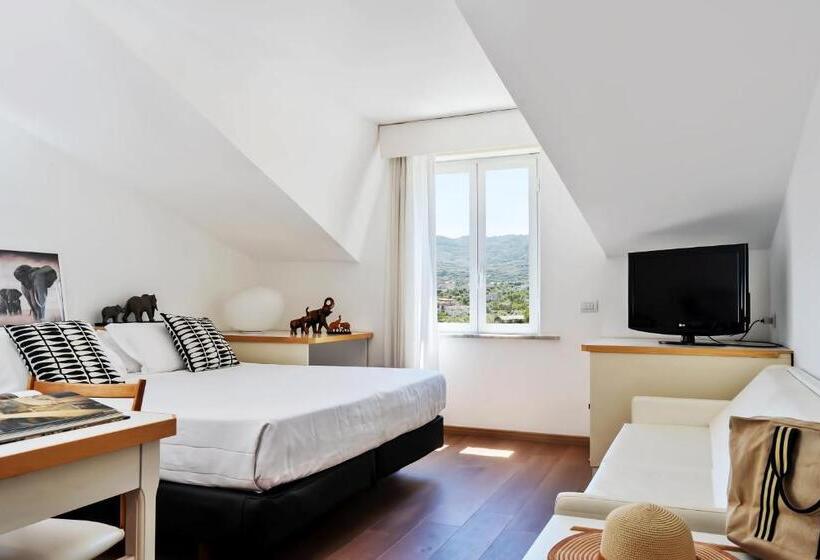 이코노미 트리플 룸, Conca Park