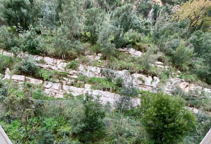 이코노미 트리플 룸, Conca Park