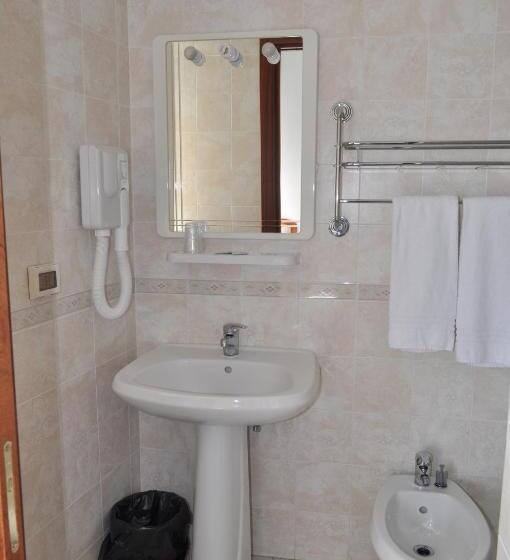 Pokój Rodzinny, Condor