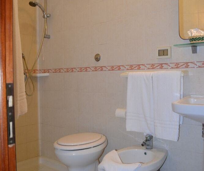 Pokój Ekonomiczny, Condor