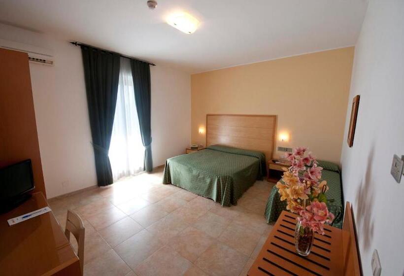 غرفة سوبيريور ثلاثية, Degli Aranci