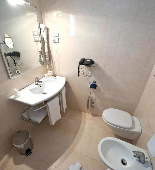 Quarto Triplo Estandar, Degli Aranci