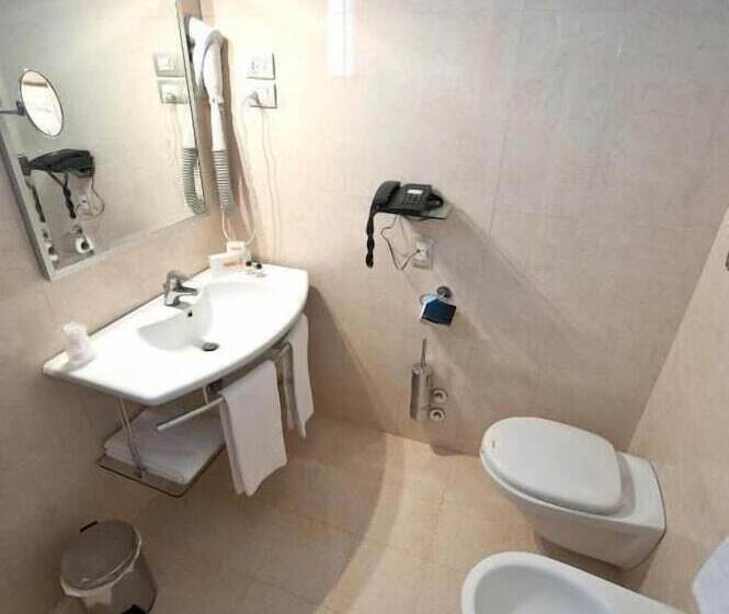 غرفة قياسية, Degli Aranci