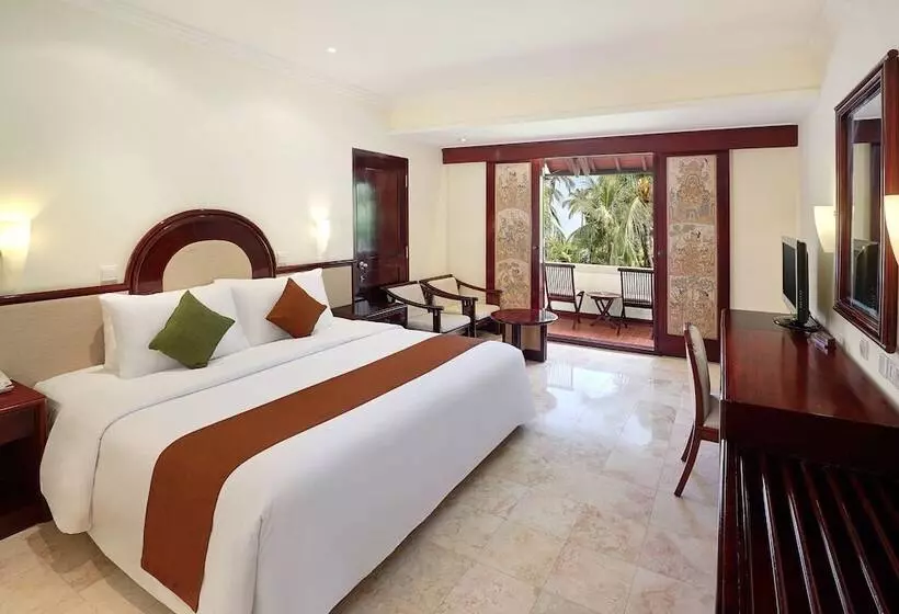 اتاق لوکس با چشم‌انداز باغ, Discovery Kartika Plaza