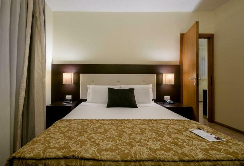 חדר סטנדרט לשלושה, Executive