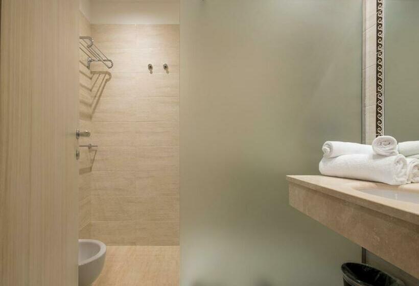 חדר סטנדרט לשלושה, Executive