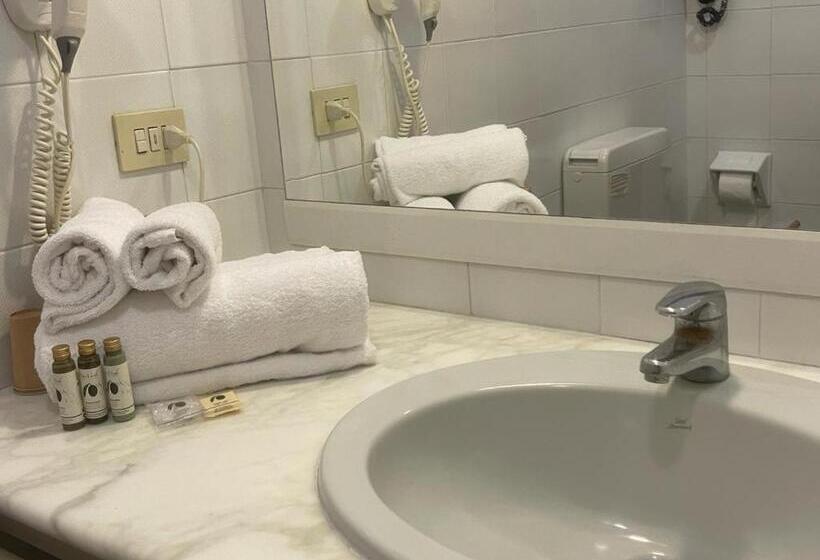 اتاق استاندارد سه نفره, Executive