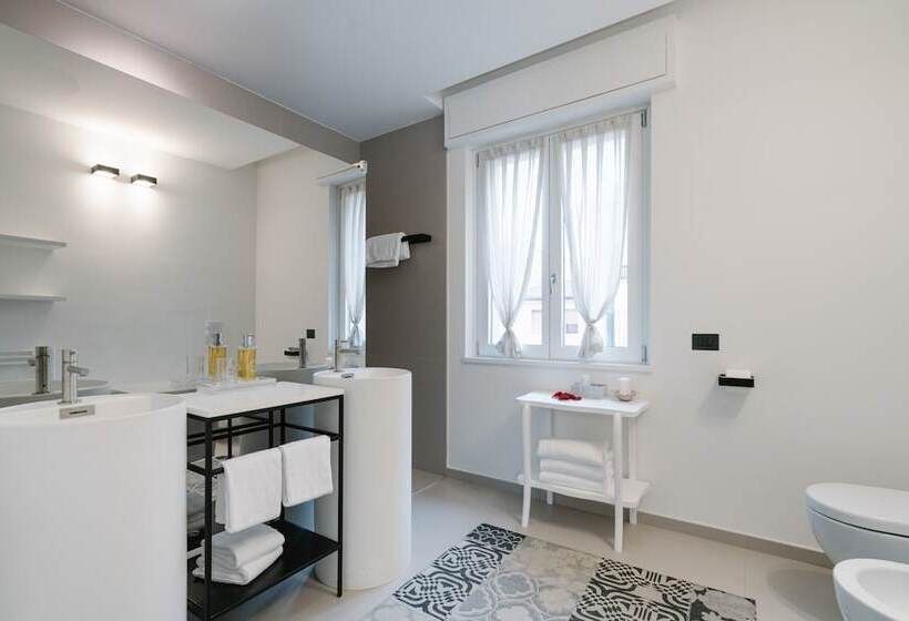 2 Bedroom Deluxe Suite