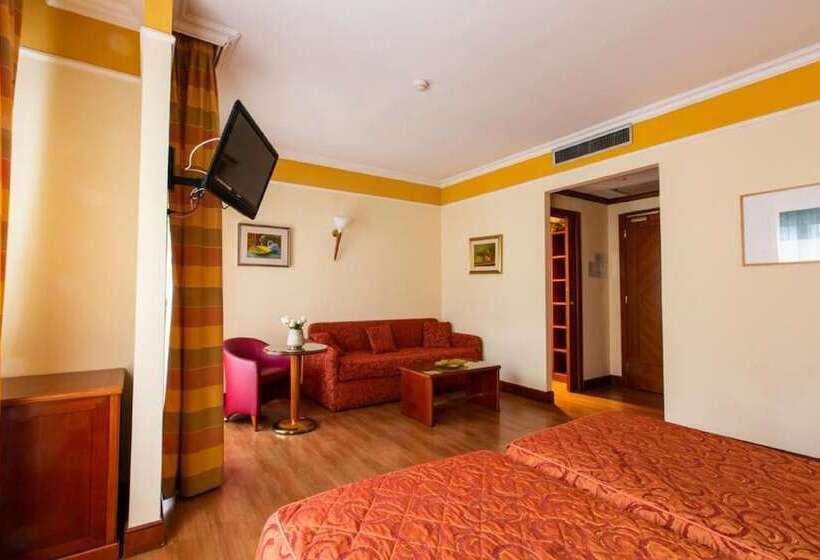 חדר קלאסי לשלושה, Il Chiostro By Lvg Hotel Collection