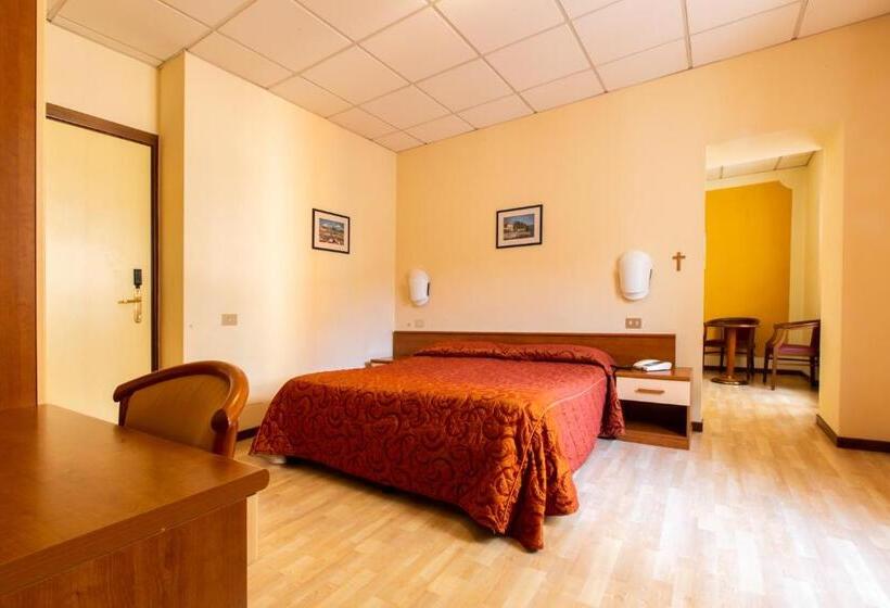 Трехместный Номер Классика, Il Chiostro By Lvg Hotel Collection
