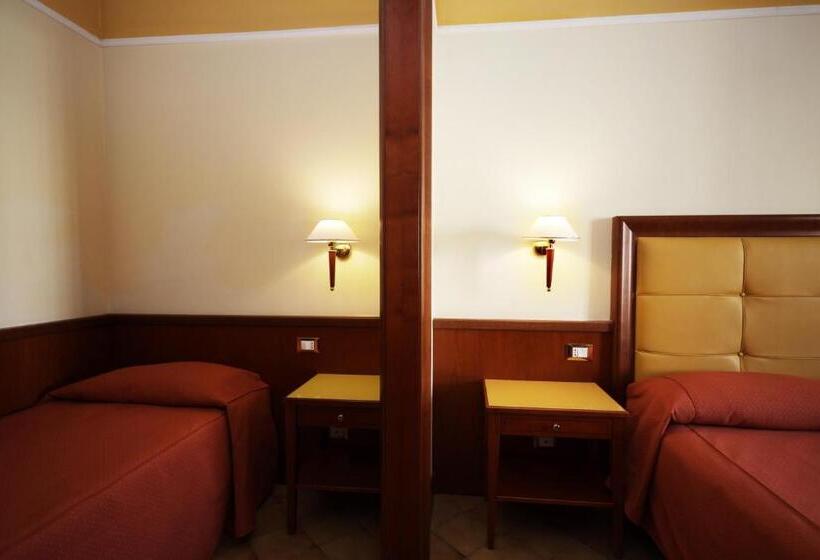 חדר קלאסי לשלושה, Il Chiostro By Lvg Hotel Collection