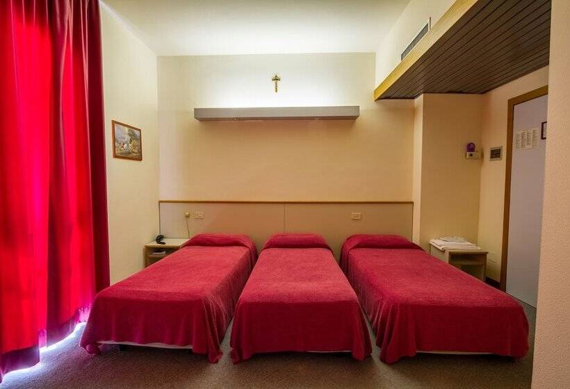 标准三人间, Italia