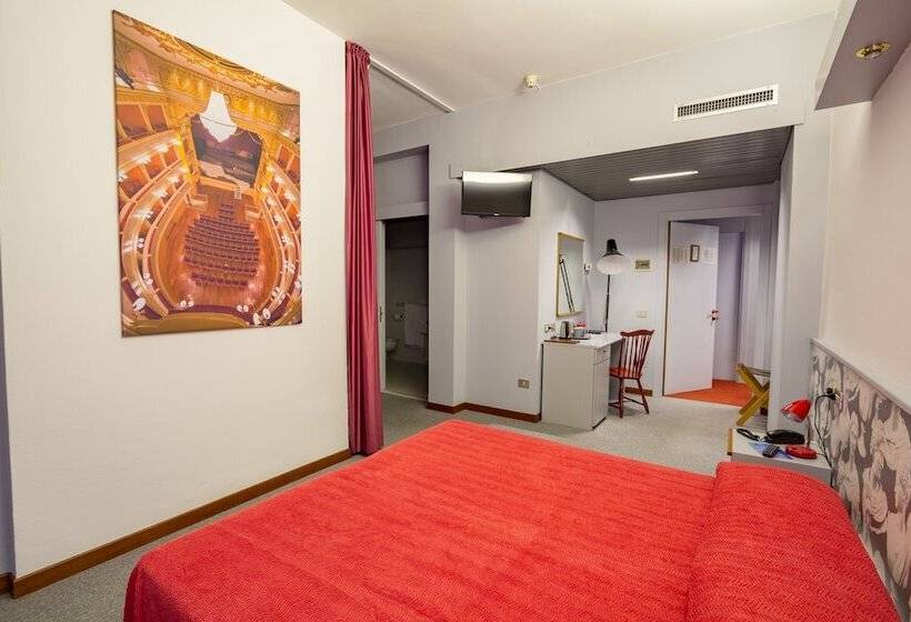 小型套房, Italia