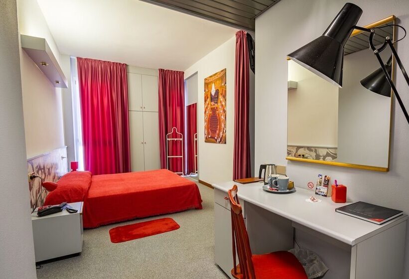 小型套房, Italia