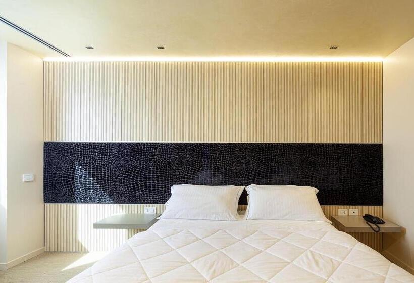 Deluxe Szoba, La Di Moret