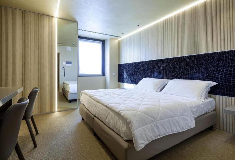 Deluxe Szoba, La Di Moret