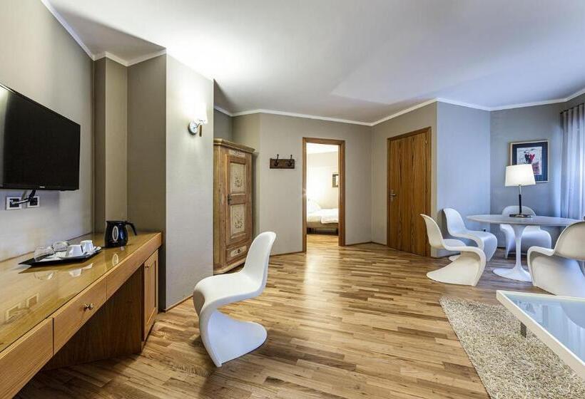 Executive Suite, La Di Moret