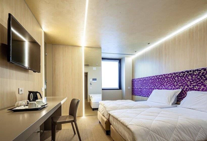 Deluxe Szoba, La Di Moret