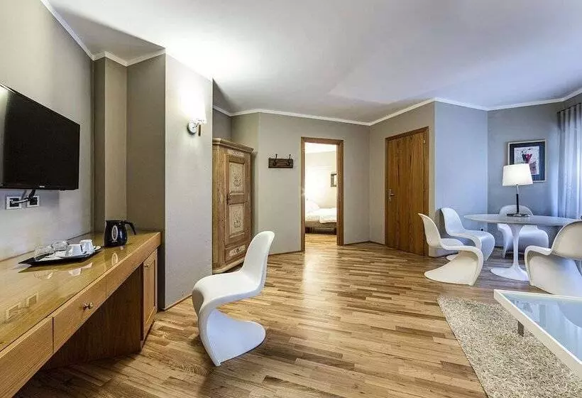 سوییت اجرایی, La Di Moret