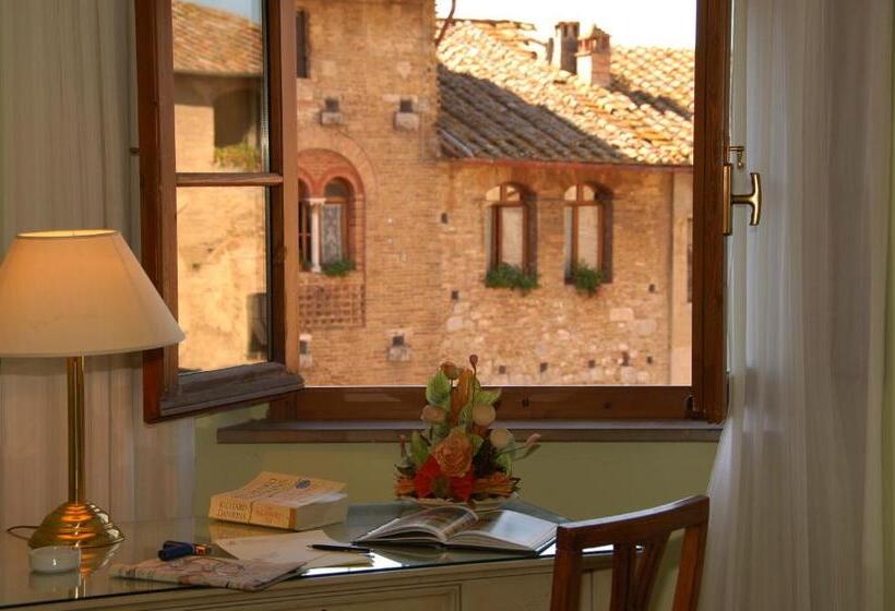 Номер Стандарт Вид на Город, Leon Bianco