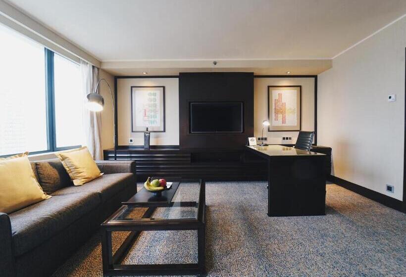 キングサイズベッドのクラブルーム, Mandarin Oriental Jakarta