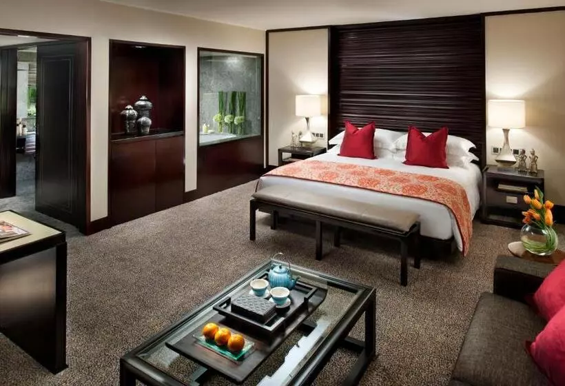 Büyük Çift Kişilik Yataklı Delüks Oda, Mandarin Oriental Jakarta
