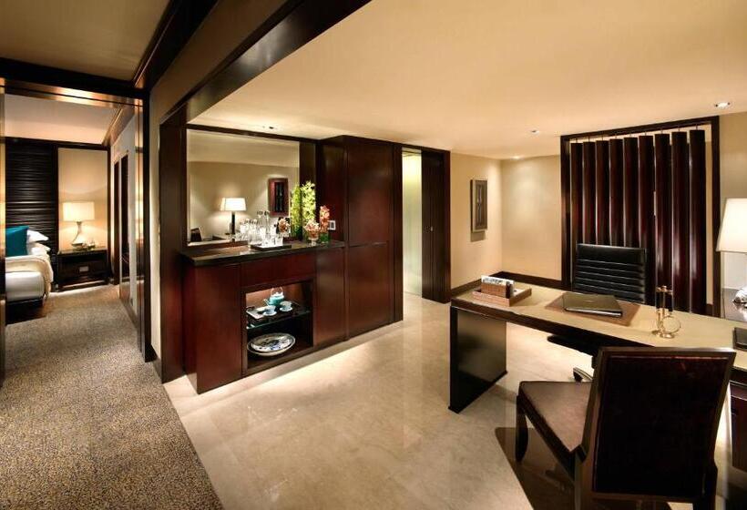 キングサイズベッドのスイートルーム, Mandarin Oriental Jakarta