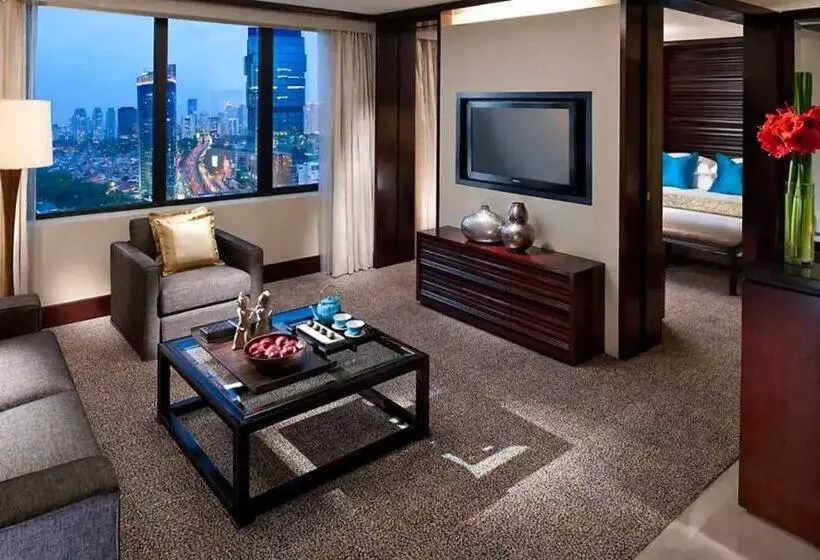 Büyük Çift Kişilik Yataklı Süit, Mandarin Oriental Jakarta