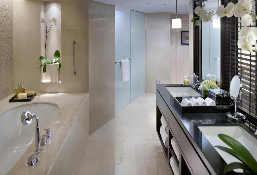 キングサイズベッドのスイートルーム, Mandarin Oriental Jakarta