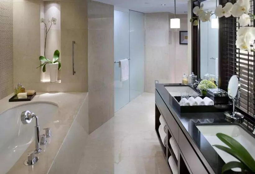 Büyük Çift Kişilik Yataklı Süit, Mandarin Oriental Jakarta
