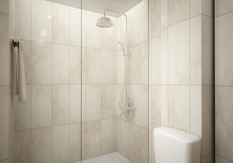 חדר סטנדרט לשלושה, Metropole