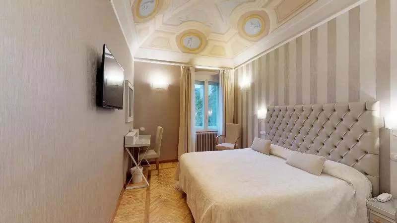 اتاق استاندارد سه نفره, Metropole