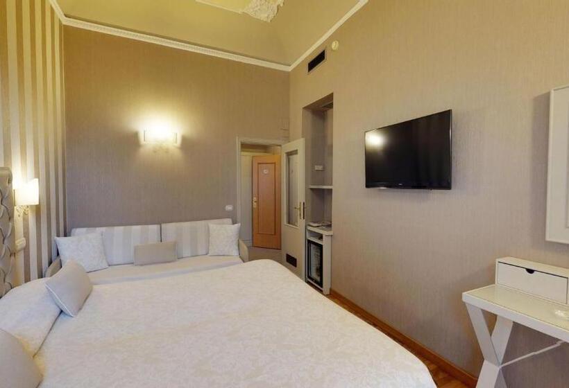 חדר סטנדרט לשלושה, Metropole